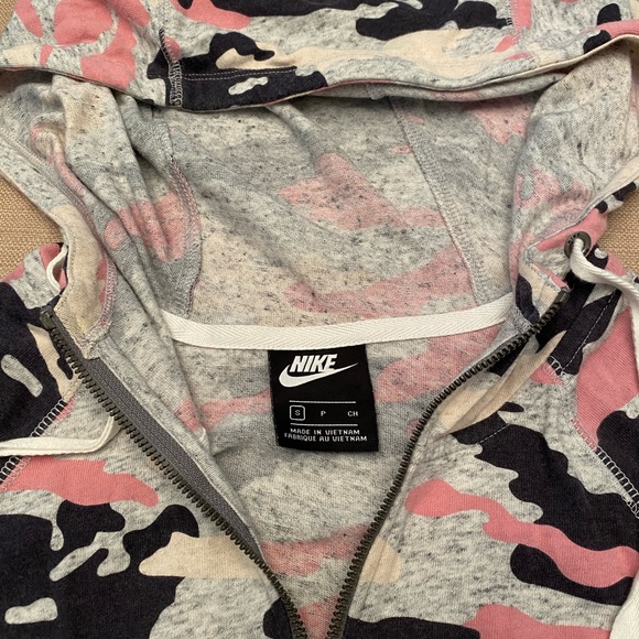 Nike Light-weight Pink, Cream & Black Camo Zip Up - Small - Picture 2 of 9